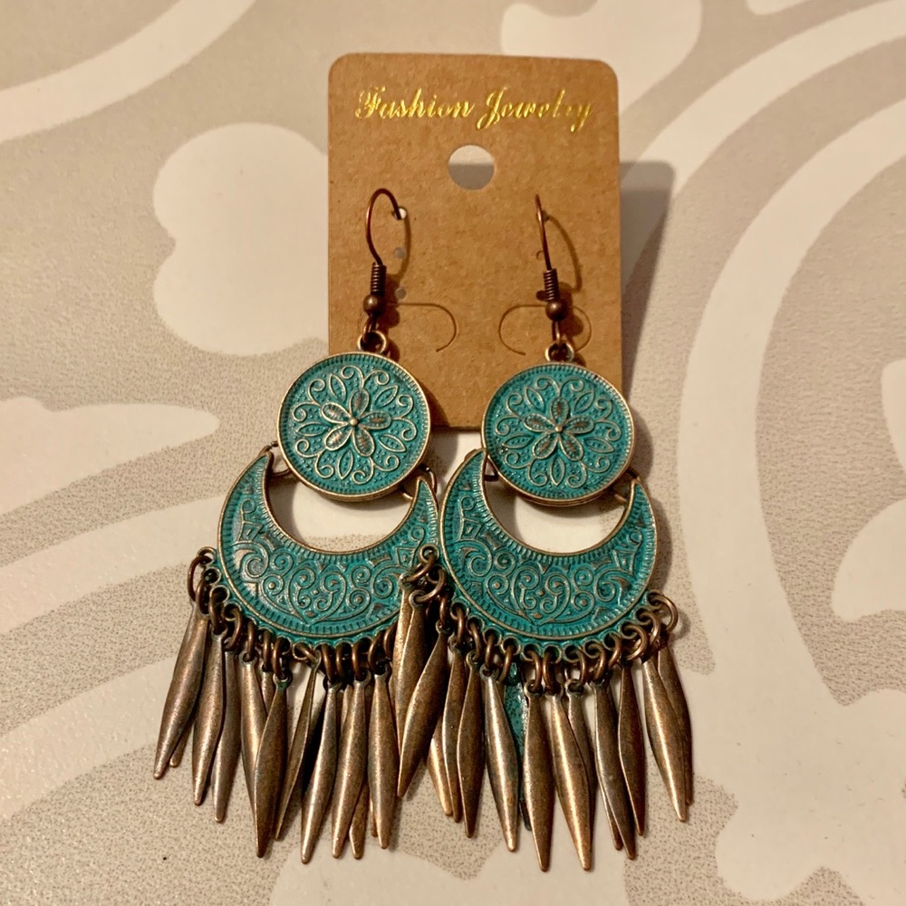✨NEW LISTING✨ Teal dangle earrings!!😍😍